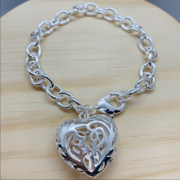 🌟 Silver Heart Bracelet - Picture 2 of 5